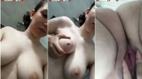 شرموطة بتصور كسها لحبيبها وهي عريانة ملط - فيديو سكس ساخن نار
