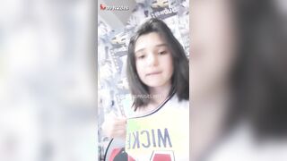 بنت اندر ايدج سخنة اوي عايزة واحد يرضع من بزازها الملبن - فيديو سكس