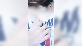 بنت اندر ايدج سخنة اوي عايزة واحد يرضع من بزازها الملبن - فيديو سكس