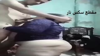 مصري يجعل مراتة تمتص زبه باحترف - مقطع سكس