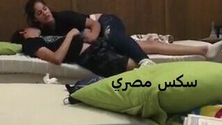 بنت مصرية فاجرة مع ود خالتها في الشقة عمالة تمص في زبه وتجبله العشرة