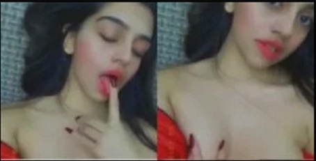 مقطع سكس عربي كاميرا بنت سخنه اوي بتصور فيديو سكس لحبيبها وهي بتلعب في كسها جوه الحمام وعريانه ملط
