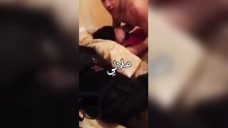 ولد مصري ابن فاجرة جايب بنت ينيكها هوا وصاحبه في الشقة