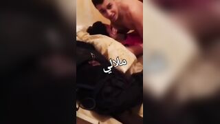 ولد مصري ابن فاجرة جايب بنت ينيكها هوا وصاحبه في الشقة