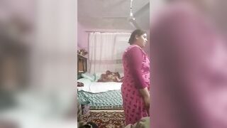 امرأة مليانة تتناك بالفلوس من شاب مراهق