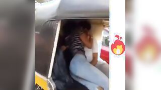 سكس مصري في التوكتك بنت هايجة اوي علي شاب في التوكتك مولع كسها