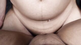 سميرة تتصل بعشيقها وبتقولو تعالة نزل لبنك في كس انا ساخنة اوي عايزة زبك الدافئ