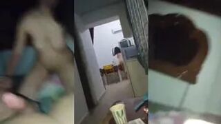 سكس عربي | بنوتة صغيرة اوي للنيك اندر ايدج بتتناك في الشقة مع حبيبها