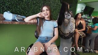 المراهقة الهيجانة تريد النيك - سكس مترجم