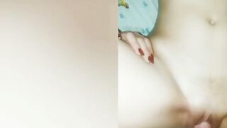 نيك كس ضيق مراهة هايجة اوي علي السرير - سكس عربي