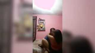 رافع مراته القحبة وفشخها نيك جامد في كسها وهي بتتنطت القحبة من شدت الاستمتاع - سكس مصري جامد