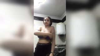 بنت بنوت فاتحة فيديو كول هي وصاحبها بتخلع ملابسها وتلعب في كسها - سكس نودز لايف بنت بنوت