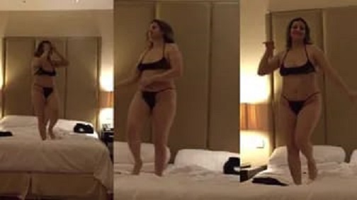 رقص بلدي شرموطة عريانة علي السرير بترقص لعشيقها في الفندق - سكس رقص بنت هايجة