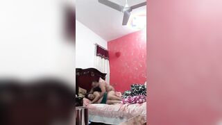 عنتيل مصري سهران مع مراته الجامدة وكلام ودلع مع مصرية جسمها صاروخ - سكس مصري