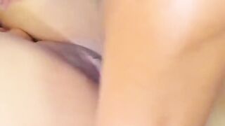 نزل لبنه عليها وهوا ساخن وفشخ خرم طيزها جامد بزبه الطويل سكس مصري عربي طويل