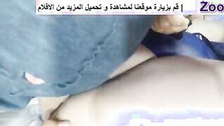 يفشخ طيزها ويدخل بيضانه في خرم الطيز وهوا بينيكها جامد اوي - سكس عربي محارم