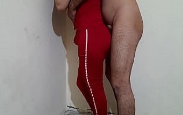 اي يا احمد الي بتعمله دا احنا لسة مخطبين ؟ خليني بس ادخله في طيزك بس مش هفتحك - سكس عرب جديد - فيديو سكس بنت مخطوبة