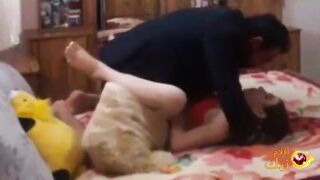 مراهقة مصرية تتناك من باباها الكبير علي سريرها - سكس محارم مصري