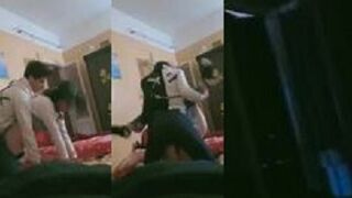 مصري واخد بنت زميلته في شقتهم في غياب اهله ويفشخها جامد اوي بجميع الاوضاع السكس - سكس مصري فاجر