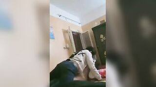مصري واخد بنت زميلته في شقتهم في غياب اهله ويفشخها جامد اوي بجميع الاوضاع السكس - سكس مصري فاجر