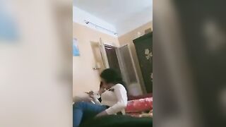 مصري واخد بنت زميلته في شقتهم في غياب اهله ويفشخها جامد اوي بجميع الاوضاع السكس - سكس مصري فاجر
