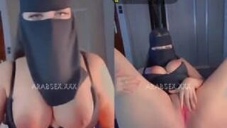 منقبة خليجية هايجة اوي بعبصة وضرب العادة السرية - سكس عربي