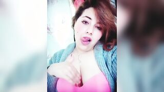 سكس نودز بنت جمال رباني هايجة علي الاخر بتمسك بزازها وتلعب بشهوة عالية اوي