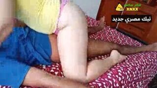 عنتيل مراته جامدة اوي بتركب زبه وتدلعه احلي دلع في الاوضة - سكس عربي