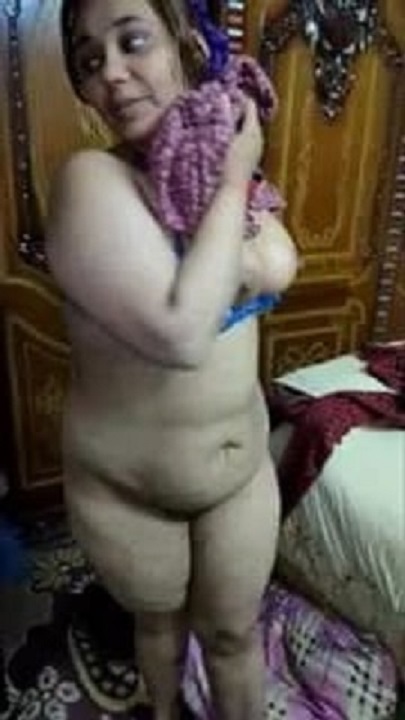 مصرية فاجرة من الشارع بتتناك علشان خاطر الفلوس - سكس مصري