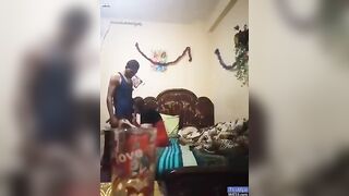 مصرية هايجة في اوضة النوم بتدلع جامد اوي في الاوضة - سكس مصري