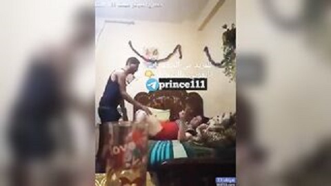 مصرية هايجة في اوضة النوم بتدلع جامد اوي في الاوضة - سكس مصري